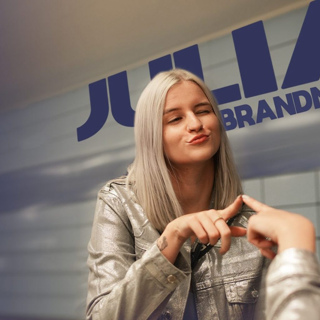 JuliaBrandner_FBHeader_clean